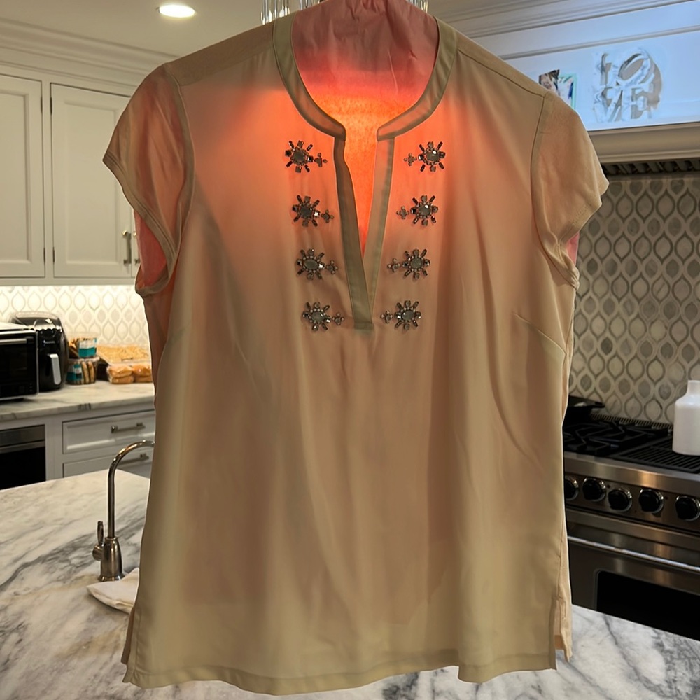 Ann Taylor embossed short sleeve blouse